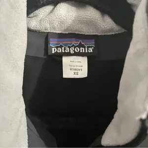 Patagonia Women’s CSS Softshell Jacket Size XS Black Gray Full Zip thumbnail 3