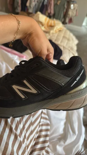 New Balance 990 v5 Black and Gray Athletic Shoes thumbnail 12