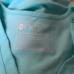 FIGS Casma Three Pocket Scrub Top in Aqua Blue Size XS thumbnail 10