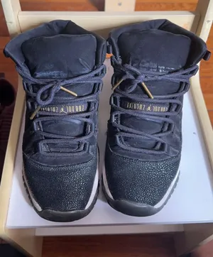 Air Jordan 11 Retro Black Gold Mens Shoes thumbnail 1