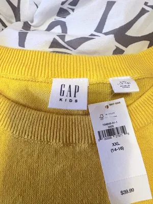 Kids gap sweater  thumbnail 2
