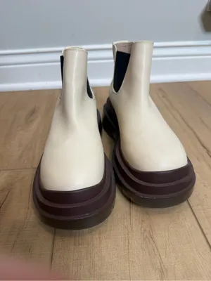 Urban Outfitters UO Dana Short Chelsea Boots Cream Brown Platform Women 8 EU39 thumbnail 4