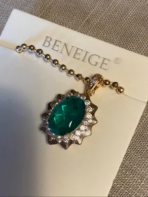 Layered Gold Necklace with Emerald-Green Pendant thumbnail 1