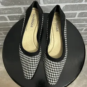 New | Classique‎ | Houndstooth Heels | Women’s Size 7M | Black Trim thumbnail 4