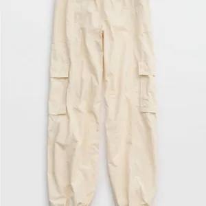 Aerie Cream High Waisted Go-For-It Baggy Cargo Wide Leg Pants Size XS thumbnail 4
