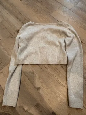 Brandy Melville Long Sleeve Top Crop thumbnail 3