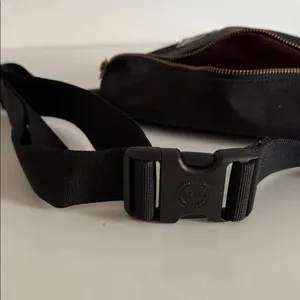 Herschel Supply Company Black Belt Bag with Gold Zipper NWOT thumbnail 5