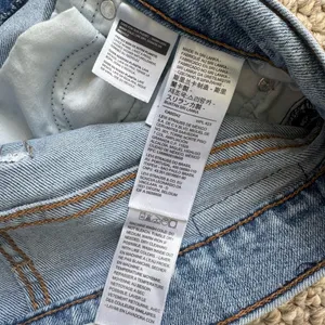 NWOT Levi Strauss Ripped Wedgie Straight Leg Light Blue Denim Jeans Size 28 thumbnail 6