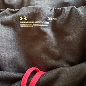 Under Armour • 7” inseam Shorts • Women’s size L NWT thumbnail 4