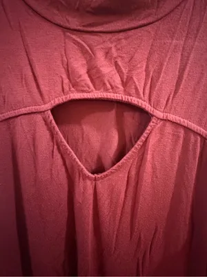 torrid Burgundy Keyhole Mock-Neck Sleeveless Tank thumbnail 2