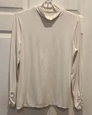 Chico's The Ultimate Tee Cream Mock Neck Ruched Long Sleeve Top Womens Size S thumbnail 1