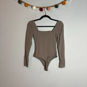 Aritzia Babaton taupe square neck bodysuit thumbnail 5
