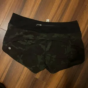 Lululemon Size 6  Shorts thumbnail 3