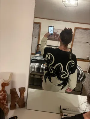 Boutique Sweater Multiple Size L thumbnail 3