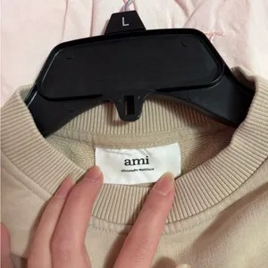 AMI Mattiussi Ami de Coeur Classic Fit Crewneck thumbnail 4