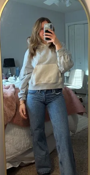 American Eagle Aerie Light Gray Sweatshirt – Size Medium thumbnail 1