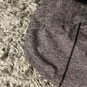 Lululemon grey speed up 2.5” shorts size 4 thumbnail 3