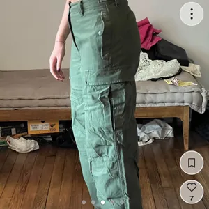 Artizia TNA green cargo pants • Size 4 thumbnail 4