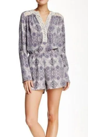 Romeo & Juliet Couture White & Blue Patterned Romper L thumbnail 1