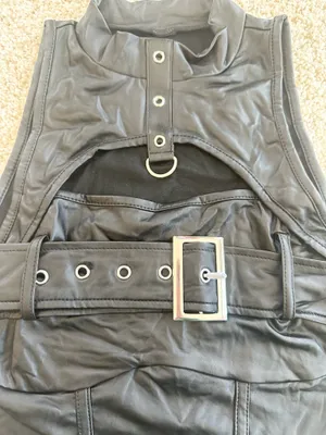 Faux leather sleeveless crop top Black thumbnail 2