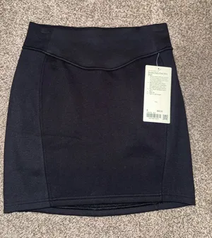 Lululemon Scuba High-Rise Mini Skirt in Black thumbnail 1