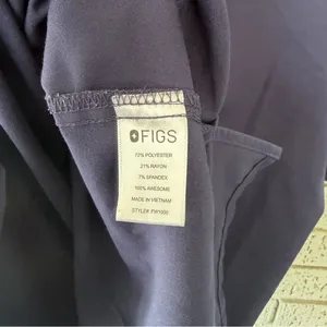 Figs Catarina One Pocket Scrub Top Navy Blue Size XL thumbnail 6
