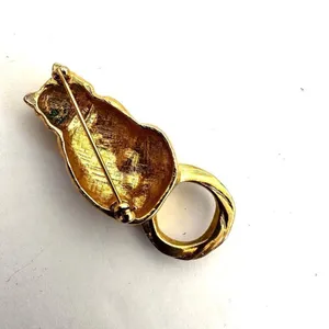 Vintage gold tone Avon cat pin brooch thumbnail 5