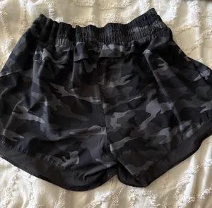 Athleta Mesh Racer Run Shorts 4" thumbnail 3