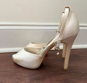 White satin platform heels Size 7.5 thumbnail 1