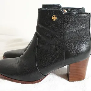 Tory Burch Black Pebbled Leather Pointed Toe Heel Chelsea Ankle Boots Size 8.5 thumbnail 3