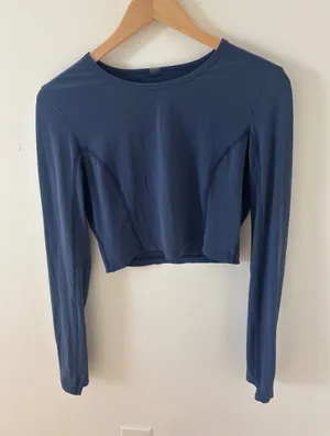 Beyond Yoga Womens Long Sleeve Crop Top Blue Crew Neck Slim Fit Size Medium thumbnail 1