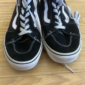 Vans Black and White Sk8-Hi Sneakers Women's Size 7.5 High Top Streetwear Suede thumbnail 9