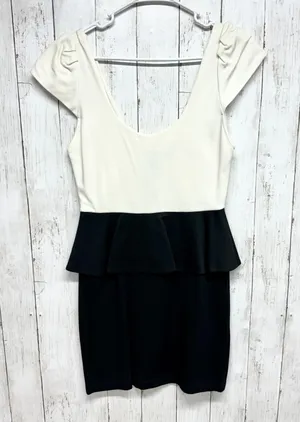 Alice + Olivia Dress Women Size 8 Black‎ Harris Peplum Mini Employed Sleeveless thumbnail 1