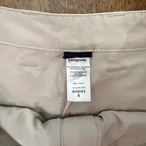 Patagonia Skort Womens 6 Tan Khaki Athletic Hiking Skirt Skort thumbnail 2
