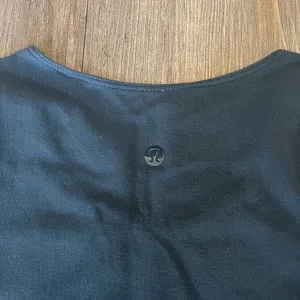 Lululemon Long Sleeve Crop Top thumbnail 4