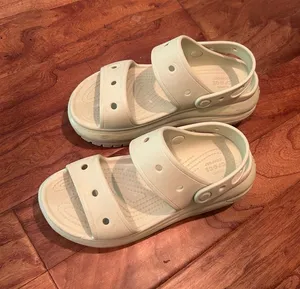 Crocs Women’s Mega Crush Sandal Bone Size 7 thumbnail 1