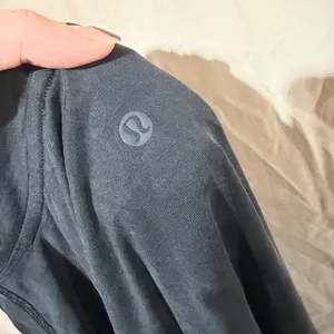 Lululemon long sleeve thumbnail 2