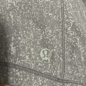 Lululemon‎ Outrun Long Sleeve Arctic/Ice Gray Suited Jacquard Athleisure Winter thumbnail 6