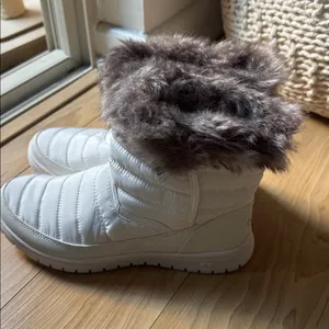Ryka White Winter Boots with Brown Fur Trim thumbnail 3