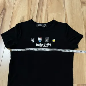 Hello Kitty And Friends X Forever 21 Black Graphic Crop Top Baby Doll T Shirt M thumbnail 5