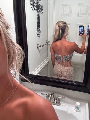 Ashley Lauren Prom Dress thumbnail 4