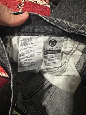Women Levi’s jeans size 28 thumbnail 4