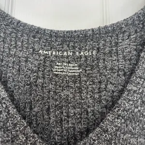 American Eagle V-Neck Crop Tank Top thumbnail 3