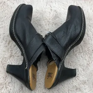 Sofft dark brown leather one buckle 3.5” heel thumbnail 5