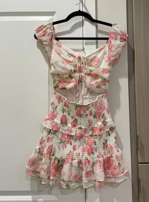 Gorgeous Isabelle’S Cabinet Floral Dress!!! thumbnail 4