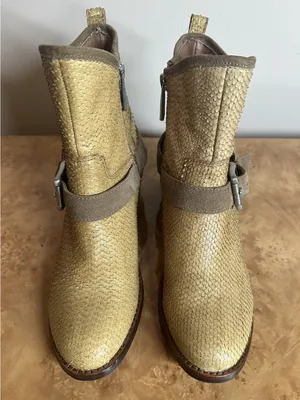 NEW Donald Pliner Wade Gold Textured Leather Ankle Moto Boots Women's 6M Italy thumbnail 2