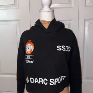 Darc Sport X SSDD Wolves Womens Black Crop Sweatshirt Hoodie‎ Size Medium NWOT thumbnail 2
