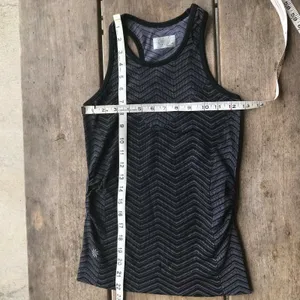 Athleta Womens Tank Top Size XS Black Gray Finish‎ Fast Chevron Print Ruched thumbnail 4
