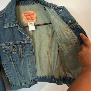 Levi’s Women’s Denim Trucker Jean Jacket Size Small Medium Wash 100% Cotton #110 thumbnail 5