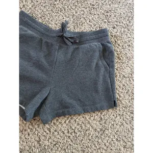 Amazon Essentials Women's Gray Sweat Shorts Size Medium‎ thumbnail 3